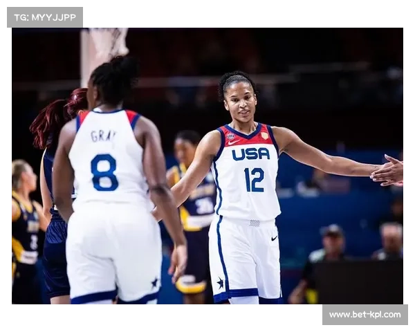 美国女篮21-19绝杀加拿大，格雷关键罚球锁定美洲杯冠军